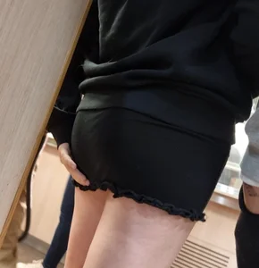 Nice ass in tight skirt