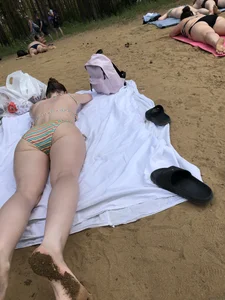 Wet Candid Girl in Swimsuit Lying on Towel on Her Stomach at the Beach With Dirty Feet Creepshots Gallery