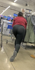 Bubble butt in leggings