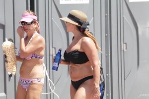 Candid Florida beach and bikini girls