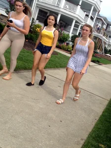 Couple teens walking in shorts and leggings