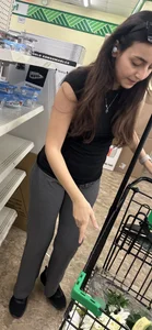 Petite chic w nice ass gobble in sweats‼️