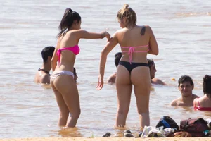 Candid beach girls in thongs