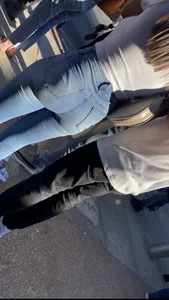 Bubble butt ebony in jean. Nice tits.