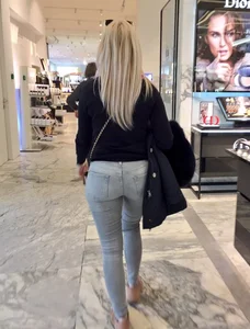 Blonde ass in jeans (NOT-OC)