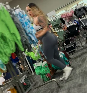 Bubble Butt Latina in Grey Leggings