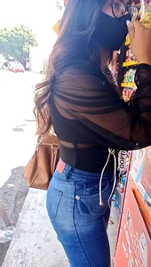 Nice booty on nerdy girl🍑