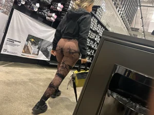 Fit Latina shopping (oc)