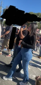 Sexy Latina in tight jeans w| bubble