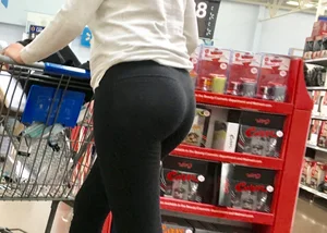 Walmart blonde whooty shopping in black leggings with vtl