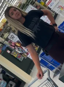 You may recognize this blonde milf !