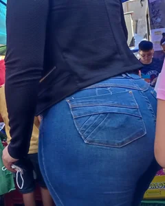Mega-Ass in tight jeans