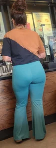 Third time capping this big ass milf in flared leggings