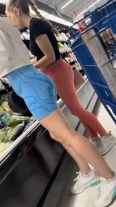 2 fit girls shopping