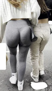 Amazing tight grey legging PAWG