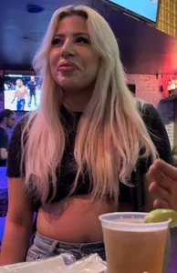Fake Lips Latina Bimbo w/ a SEXY Culo