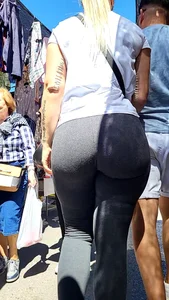 Hot big bubble ass in grey leggings