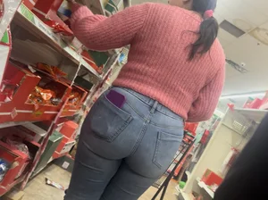 Nerdy butterface pawg with an amazing ass