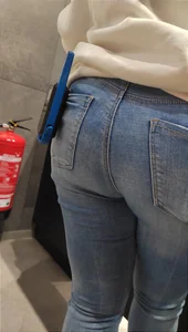Thick butt in jeans