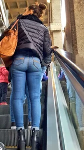 Hot Butt in Tight Blue Jeans on the Mall Escalator Creepshot