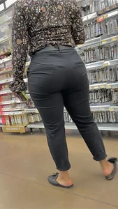 Sexy Juicy Big Bubble Butt Lightskinned Ebony Milf Dressed Classy😮‍💨