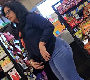MILF Shorty with a Fat ass in Jeans