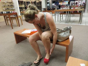 Candid boobs, nip slip and downblouse pics