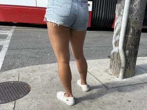 Candid girls ass, legs and feet collection