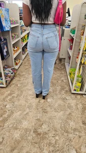 ABSOLUTE GORGEOUS EBONY FAT ASS w/ nice pedi