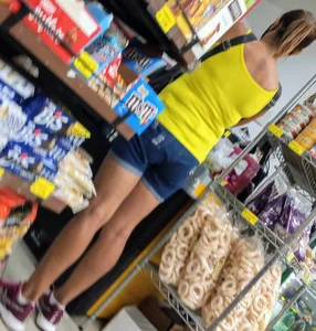Milf in shorts and yellow top
