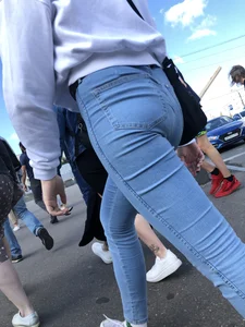 Awesome Butt in Tight Blue Jeans on a Crosswalk Creepshots Gallery