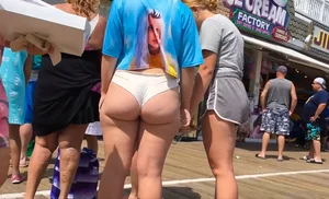 BEAUTIFUL AND SEXY ASS (NOT OC)