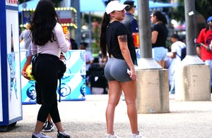 Big booty babe in grey spandex shorts with vtl