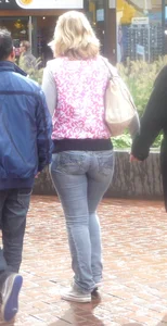 Candid girls wearing tight blue jeans with nice booties on the street creepshots