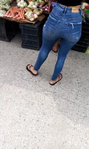 Hot Butt Creepshot Closeups at a Supermarket Gallery