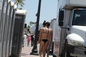 Candid Florida beach and bikini girls