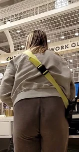 Teen booty in joggers