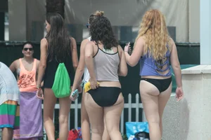 Deerfield Beach girls in bikinis