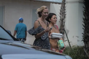 Candid Florida beach and bikini girls