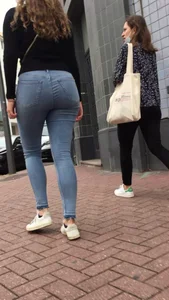 Blond student with “un boule”