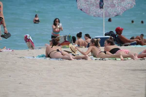 Sexy Florida beach bikini girls