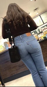 jean round booty latina coed at starbucks line