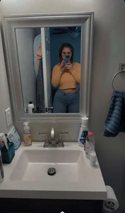 Chubby girl in tight jeans mirror selfies