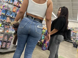 Brazilian gostosa in tight jeans (oc)