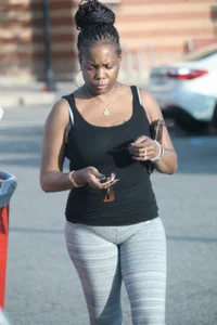 Ebony milf out shopping in grey leggings