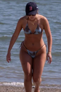 Don’t click if you hate chicks in bikinis