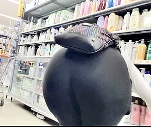 THICK PAWG/ NICE ANGLES/ CLOSE UPS/ BENT OVER (not oc)
