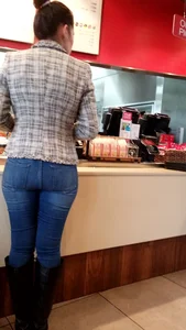Latina Milf in tight jeans