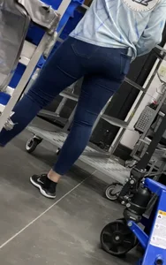 Candid ass in tight blue jeans at the store creepshots