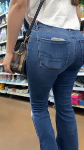 Sexy latina milf with great ass
